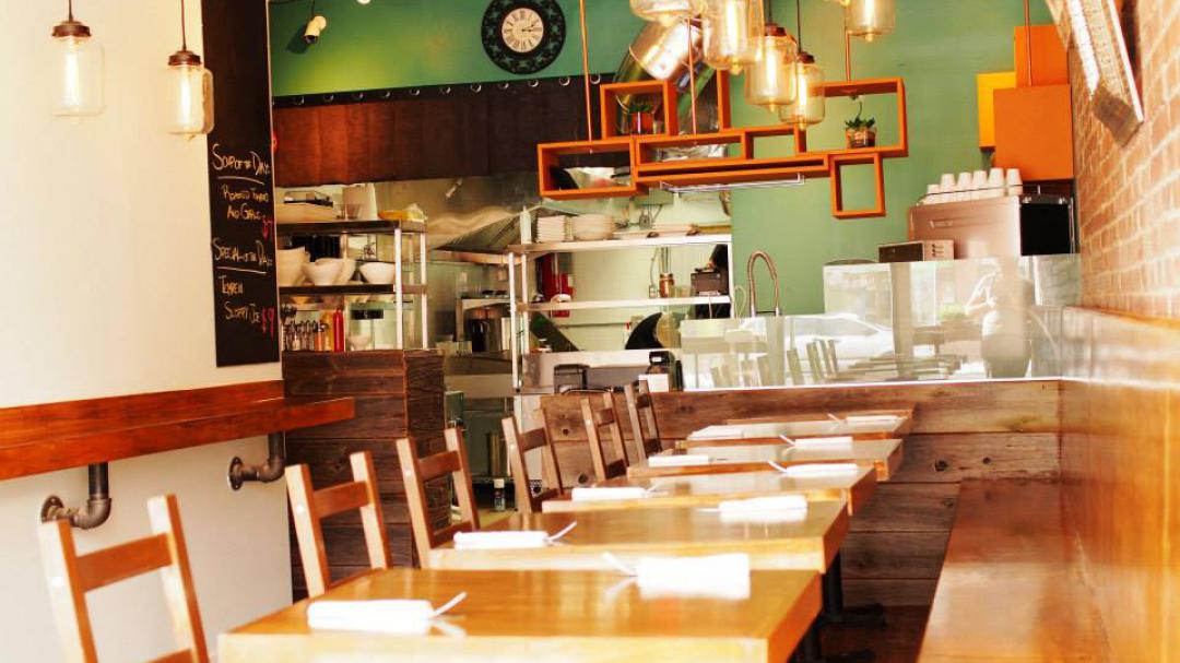 Grass Hopper Café, restaurant vegan Toronto.