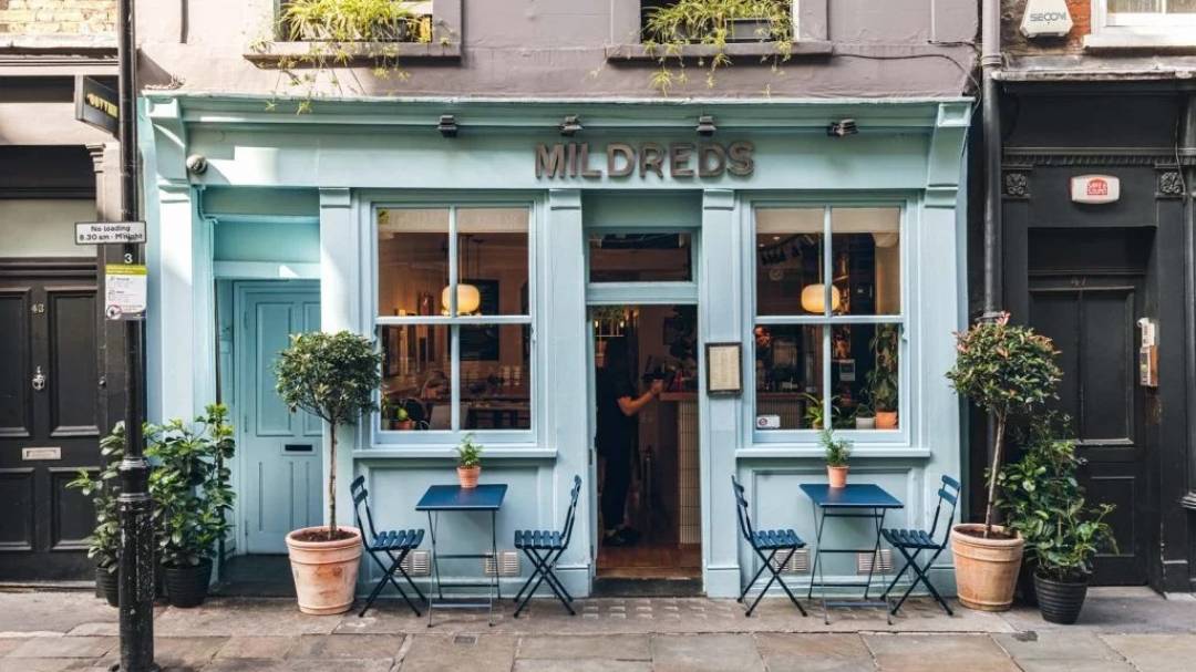 Devanture du restaurant vegan Mildreds Soho à Londres, Angleterre.