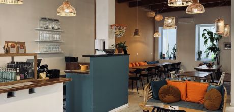 intérieur du local vue comptoir et salle 