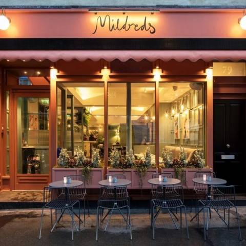 Extérieur du restaurant végétarien Mildreds Camden à Londres.