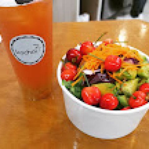 exemple de poké bowl et bubble tea